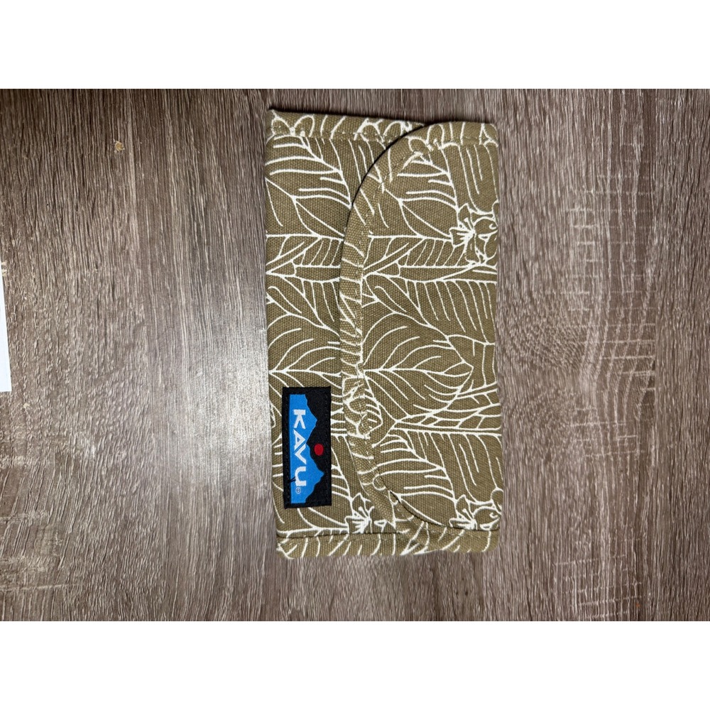 KAVU Wallet Big Spender Canvas Leaf Print Tan White